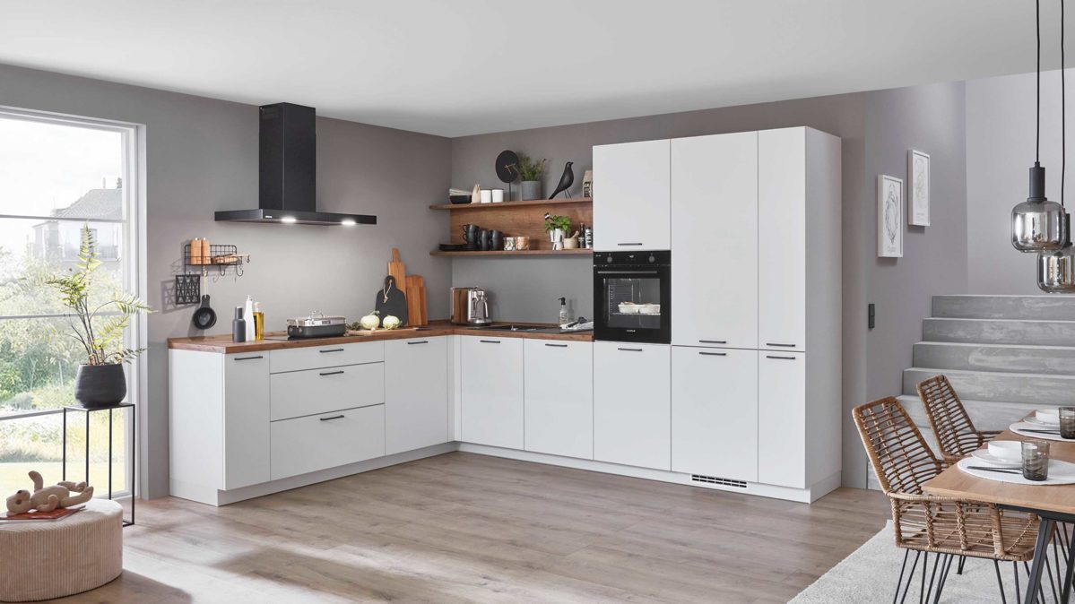 Einbauküche Nobilia® aus Holz in Weiß nobilia® Einbauküche Senso mit Geräten, z. B. Inselhaube Alpinweiß & Eiche Havanna - Stellfläche ca. 300 x 340 cm