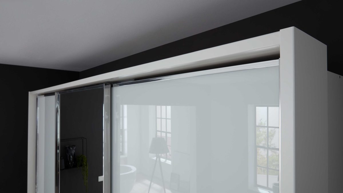 Passepartout Interliving aus Holz in Weiß Interliving Kleiderschrank Serie 1205 – Passepartoutrahmen Weiß - für ca. 300 cm Breite