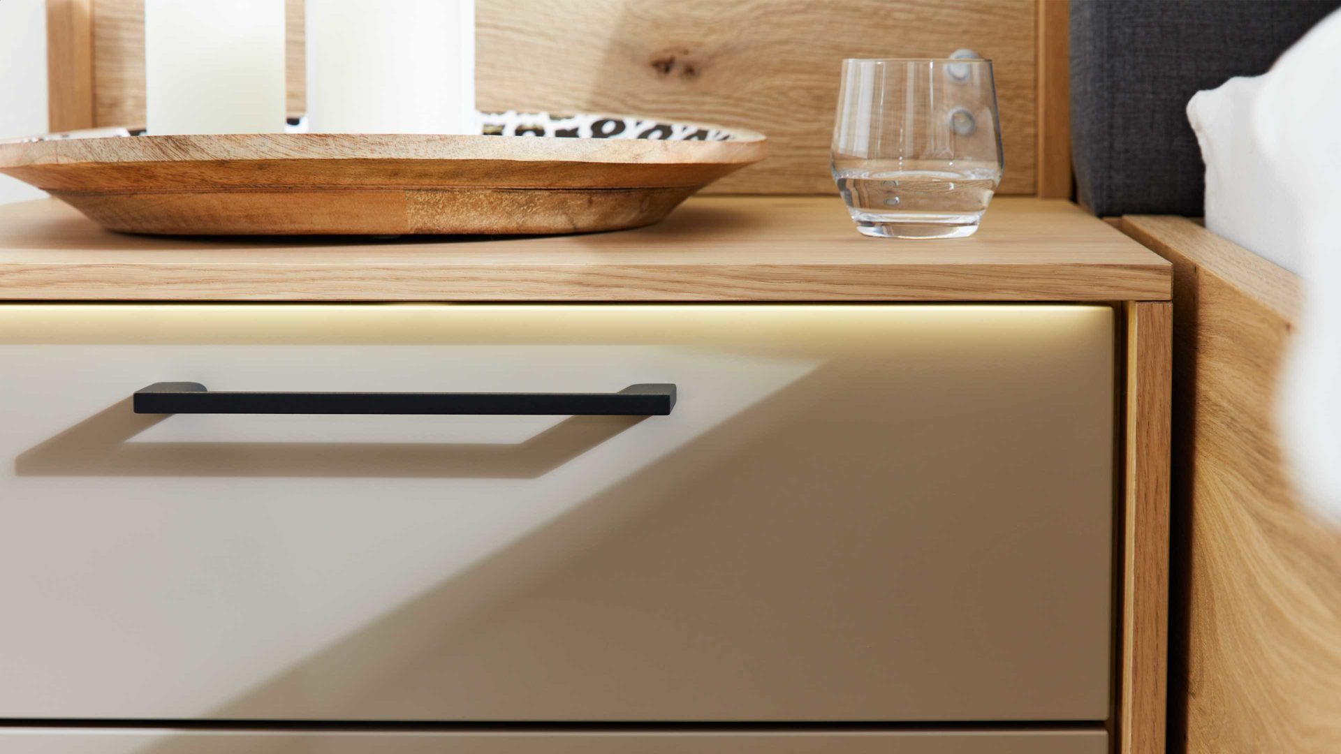 Möbelbeleuchtung Interliving aus Kunststoff in Weiß Interliving Schlafzimmer Serie 1023 – Vorderkantenbeleuchtung Breite ca. 64 cm