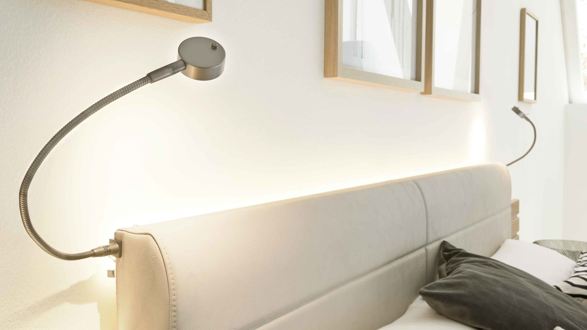 LED-Beleuchtung Interliving aus Metall in Dunkelgrau Interliving Schlafzimmer Serie 1026 – Flexleuchten-Set 100 zweiteilig