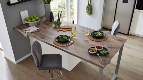 Einbauküche Interliving aus Holz in Weiß Interliving Küche Serie 3090 mit Side by Side Kühlschrank Magnolia – zweizeilig