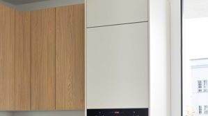 Einbauküche Interliving aus Holz in Holzfarben Interliving Küche Serie 3092 mit SIEMENS Einbaugeräten Sahara & Goldeiche - Stellfläche ca. 430 x 187 cm