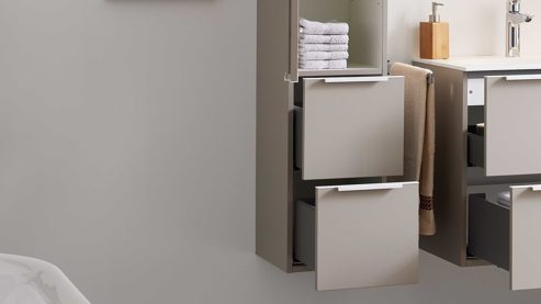 Hängeschrank Interliving aus Holz in Beige Interliving Bad Serie 3710 - Hängeschrank links, eine Tür & zwei Schubladen - Macchiato, Höhe ca. 130 cm