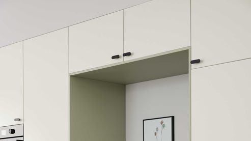 Einbauküche culineo® aus Holz in Hellgrün Culineo® Einbauküche C357 mit privileg Einbaugeräten Jade, Mattweiß & Marmor Venato Bianco - dreizeilig