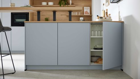 Einbauküche culineo® aus Holz in Hellblau Culineo® Einbauküche C357 mit SIEMENS Einbaugeräten Sky & Eiche Honig - zweizeilig