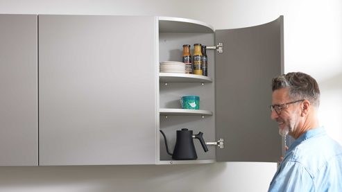 Einbauküche WERT KÜCHE® aus Holz in Grau WERT KÜCHE® Christin mit AEG Einbaugeräten Kaschmirbraun & Sandeiche – zweiteilig