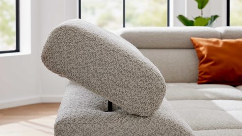 Ecksofa Interliving aus Stoff in Hellgrau Interliving Sofa Serie 4420 - Ecksofa mit Metallfüßen graubeiger Bezug LRS 19 – Stellfläche ca. 285 x 207 cm