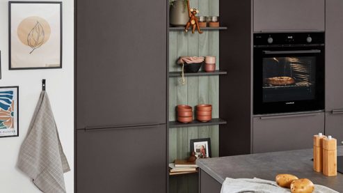 Einbauküche Nobilia® aus Holz in Dunkelbraun nobilia® Einbauküche Look mit Geräten und Kücheninsel Coffee strukturiert, Eiche olive & Schiefergrau - zweiteilig