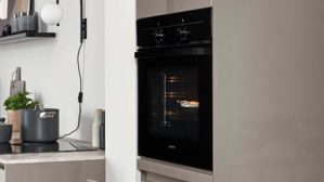 Einbauküche Nobilia® aus Holz in Grau nobilia® Einbauküche Novalux mit Hochglanzfronten und BORA Muldenlüfter Taupegrau & Eiche Como - zweiteilig