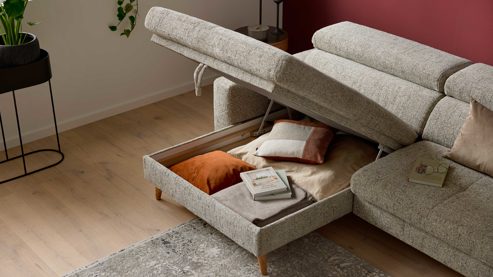 Bettkasten Interliving aus Metall in Transparent Interliving Sofa Serie 4420 - Aufklappfunktion für breite Chaiselongue