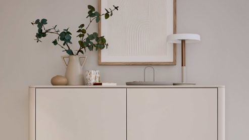 Highboard Interliving aus Holz in Beige Interliving Wohnzimmer Serie 2035 - Highboard beiger Mattlack - drei Schubladen, drei Türen