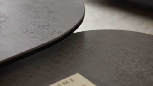 Couchtisch Interliving aus Keramik in Grau Interliving Couchtisch Serie 6233 silberfarbene Keramik & schwarzer Stahl - 90-149 x 60 cm