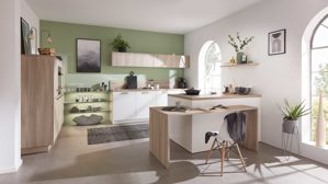 Einbauküche WERT KÜCHE® aus Holz in Holzfarben WERT KÜCHE® Mona mit Constructa Einbaugeräten Esche Nordic & Kristallweiß - dreiteilig