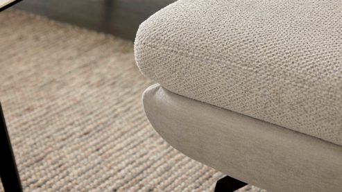 Ecksofa Interliving aus Stoff in Creme Interliving Sofa Serie 4304 – Wohnlandschaft ecrufarbener Bezug Macan & silberfarbener Bezug Vera – Stellfläche ca. 243 x 357 cm