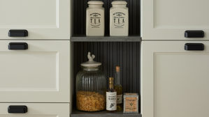 Einbauküche culineo® aus Holz in Weiß Culineo® Einbauküche C684 mit Einbaugeräten Mattweiß & schiefergraues Stripewood  - Länge ca. 460 cm