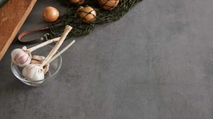 Einbauküche culineo® aus Holz in Hellgrün Culineo® Einbauküche C357  mit Einbaugeräten Olive & Schiefergrau - zweizeilig