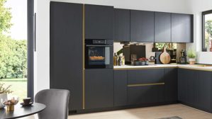 Einbauküche culineo® aus Holz in Schwarz Culineo® Einbauküche C382 mit gorenje Einbaugeräten Eiche Nero - Stellfläche ca. 335 x 305 cm