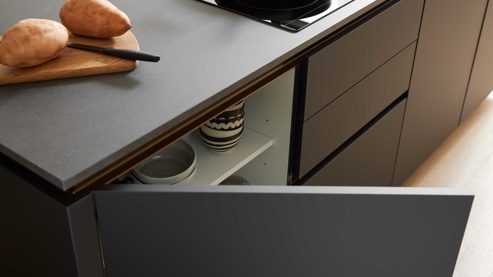 Einbauküche culineo® aus Holz in Schwarz Culineo® Einbauküche C357 mit XTRA CERAMIC Arbeitsplatte Mattschwarz - zweizeilig