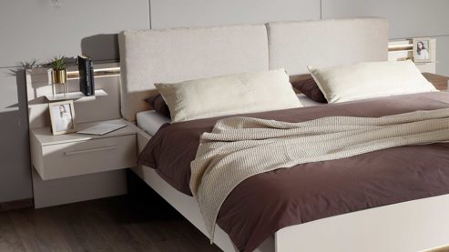 Nachtkommode PARTNERRING COLLECTION aus Holz in Beige rauch ORANGE Luana - Hängekonsolen Champagner & Atlantic oak - zweiteilig