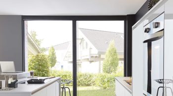 Einbauküche Nobilia® aus Holz in Holzfarben Hell nobilia® Einbauküche Focus mit privileg-Elektrogeräten Alpinweiß & Ponderosa Pinie - dreizeilig