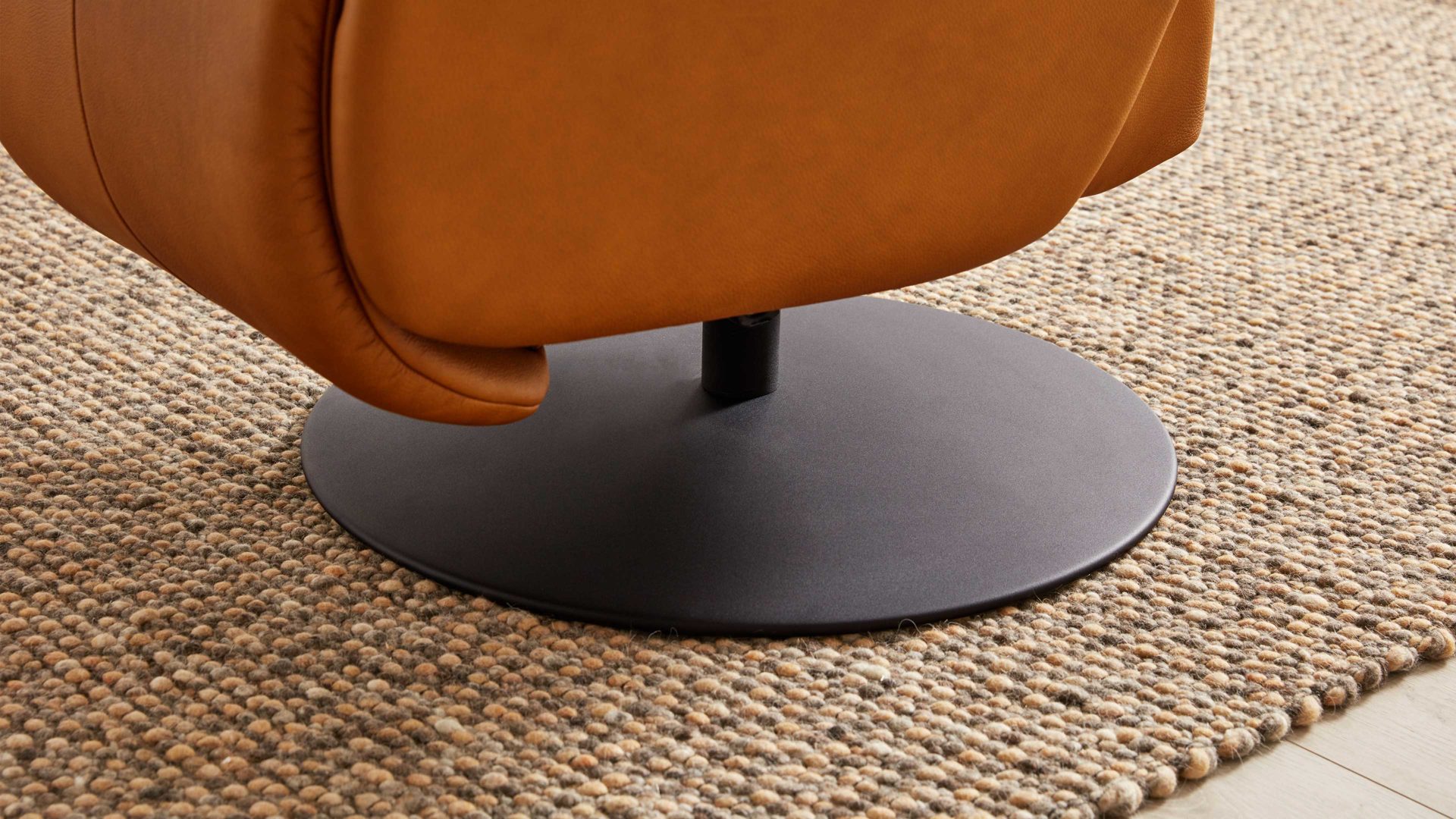 Relaxsessel Interliving aus Leder in Gelb Interliving Sessel Serie 4550 - Sessel zwei Motoren & Aufstehhilfe - kürbisfarbenes LongLife-Leder & anthrazitfarbener Tellerfuß