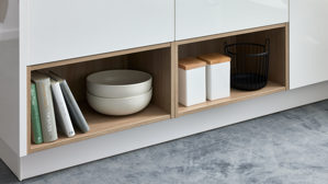 Einbauküche Interliving aus Holz in Weiß Interliving Küche Serie 3081 mit privileg Einbaugeräten Hochglanz Weiß & Natureiche - Stellfläche ca. 250 x 269 cm