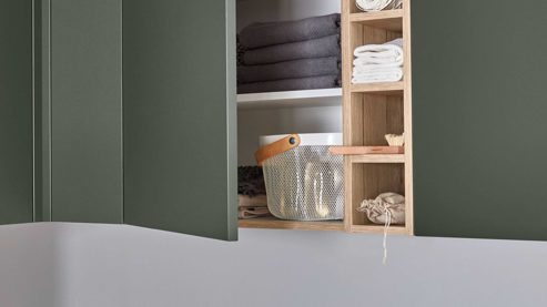 Küche Nobilia® aus Holz in Dunkelgrün nobilia® Hauswirtschaftsraum-Lösung Easytouch Mineralgrün & Eiche San Remo - Stellfläche ca. 275 x 247 cm