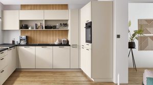 Einbauküche Nobilia® aus Holz in Beige nobilia® Einbauküche Easytouch mit Elektrogräten Sand & Stripewood light - Stellfläche ca. 350 x 340 cm