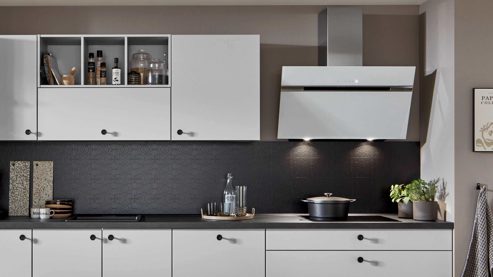 Einbauküche Nobilia® aus Holz in Hellgrau nobilia® Einbauküche Softline mit Elektrogeräten, z. B. Kühlschrank Seidengrau - Länge ca. 390 cm