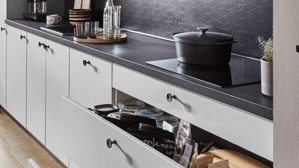 Einbauküche Nobilia® aus Holz in Hellgrau nobilia® Einbauküche Softline mit Elektrogeräten, z. B. Kühlschrank Seidengrau - Länge ca. 390 cm