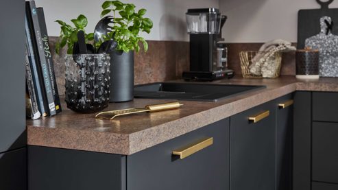 Einbauküche Nobilia® aus Holz in Schwarz nobilia® Einbauküche Easytouch mit privileg E-Geräte, z. B. Kühlschrank Grafitschwarz & Metal Oxid – Stellfläche ca. 277 x 217 cm