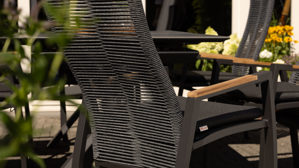 Gartenmöbel-Set Interliving aus Holz in Holzfarben Interliving Gartenmöbel Serie 7011 - Essgrupe mit Relaxstühlen anthrazitfarbenes Rope, TEXTILENE® & Aluminium, Teakholz