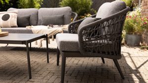 Lounge-Gruppe Interliving aus Kunstfaser in Grau Interliving Gartenmöbel Serie 7013 - Loungemöbel-Set mit Couchtisch grauer Olefin-Teddybezug, Rope, Aluminium & Sinterstein - vierteilig