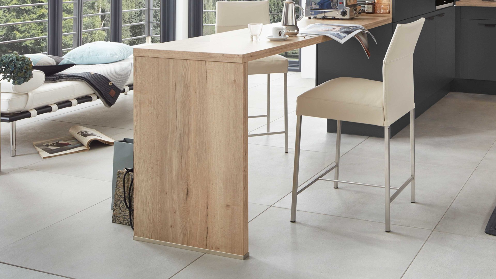 Einbauküche WERT KÜCHE® aus Holz in Schwarz WERT KÜCHE® Nova mit Constructa und privileg  Elektrogeräten Lavaschwarz & Alteiche Provence - Stellfläche ca. 225 x 363 cm