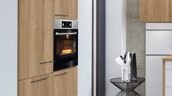 Systemküche WERT KÜCHE® aus Holz in Weiß WERT KÜCHE® Cremona mit AEG Einbaugeräten Alteiche provence & Weiß - zweizeilig