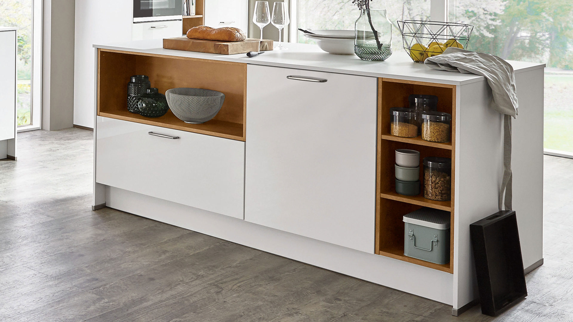 Einbauküche Nobilia® aus Holz in Holzfarben Dunkel nobilia® Einbauküche Focus mit privileg Einbaugeräten Alpinweiß & Balkeneiche – dreizeilig