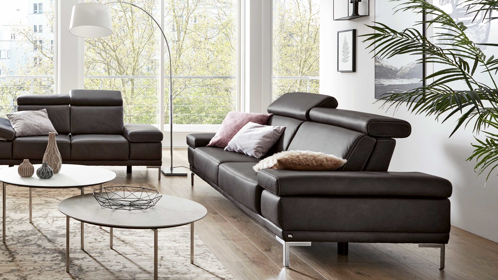 Zweisitzer Interliving aus Leder in Dunkelgrau Interliving Sofa Serie 4251 – Zweisitzer mit Sitztiefenverstellung Breite ca. 190 cm - dunkelgraues Leder Vintage grey & Metallfüße
