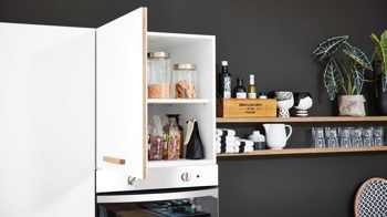 Einbauküche Interliving aus Holz in Weiß Interliving Küche Serie 3043 mit privileg Einbaugeräten Weiß & Vulkaneiche – Stellfläche ca. 365 x 258 cm