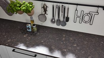 Einbauküche Interliving aus Holz in Grau Interliving Küche Serie 3045 mit AEG Einbaugeräten Weiß – Stellfläche ca. 285 x 400 cm