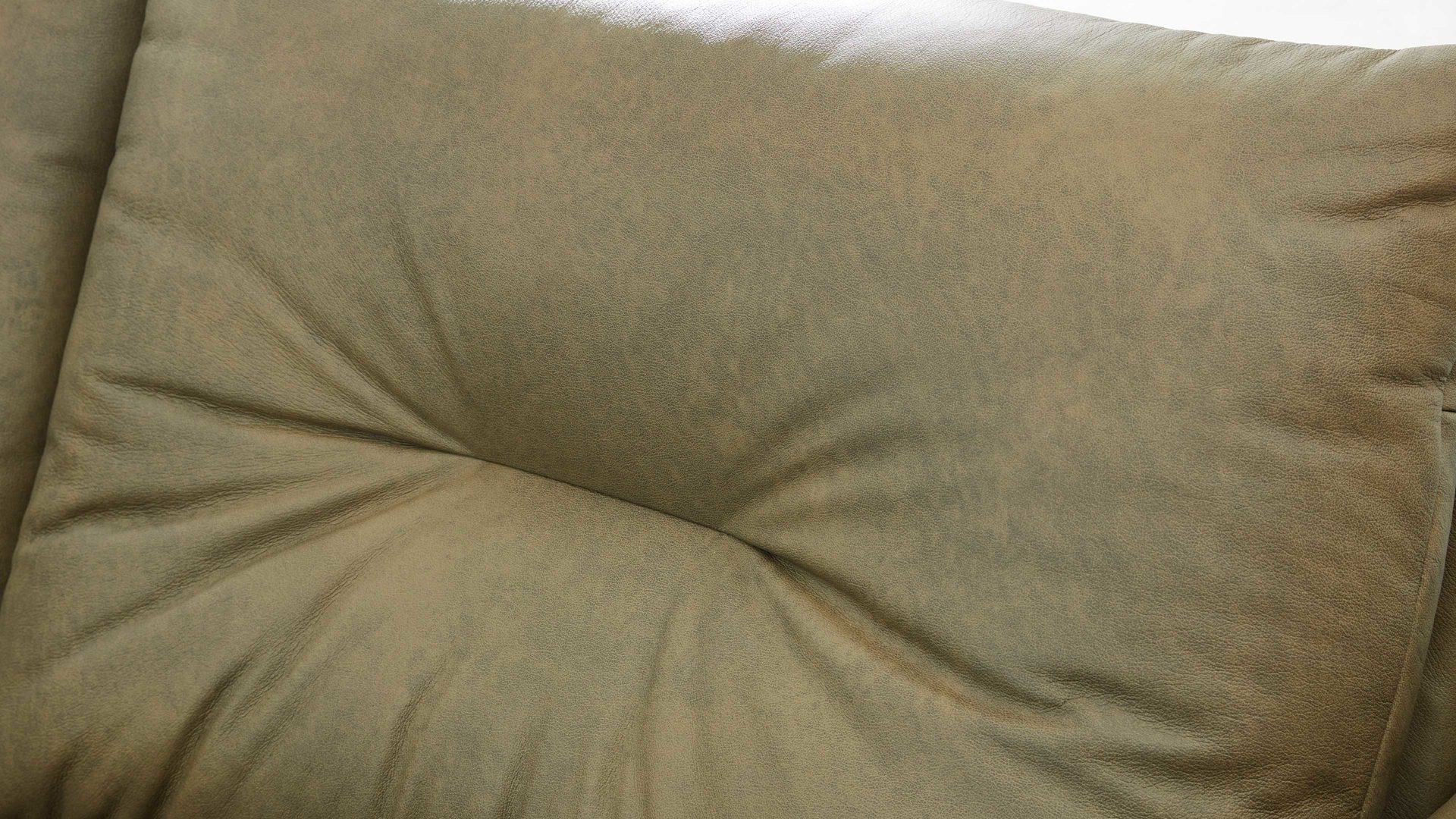 Zweisitzer Interliving aus Leder in Grün Interliving Sofa Serie 4400 - Zweisitzer olivgrünes Leder EVI 33 - Breite ca. 214 cm