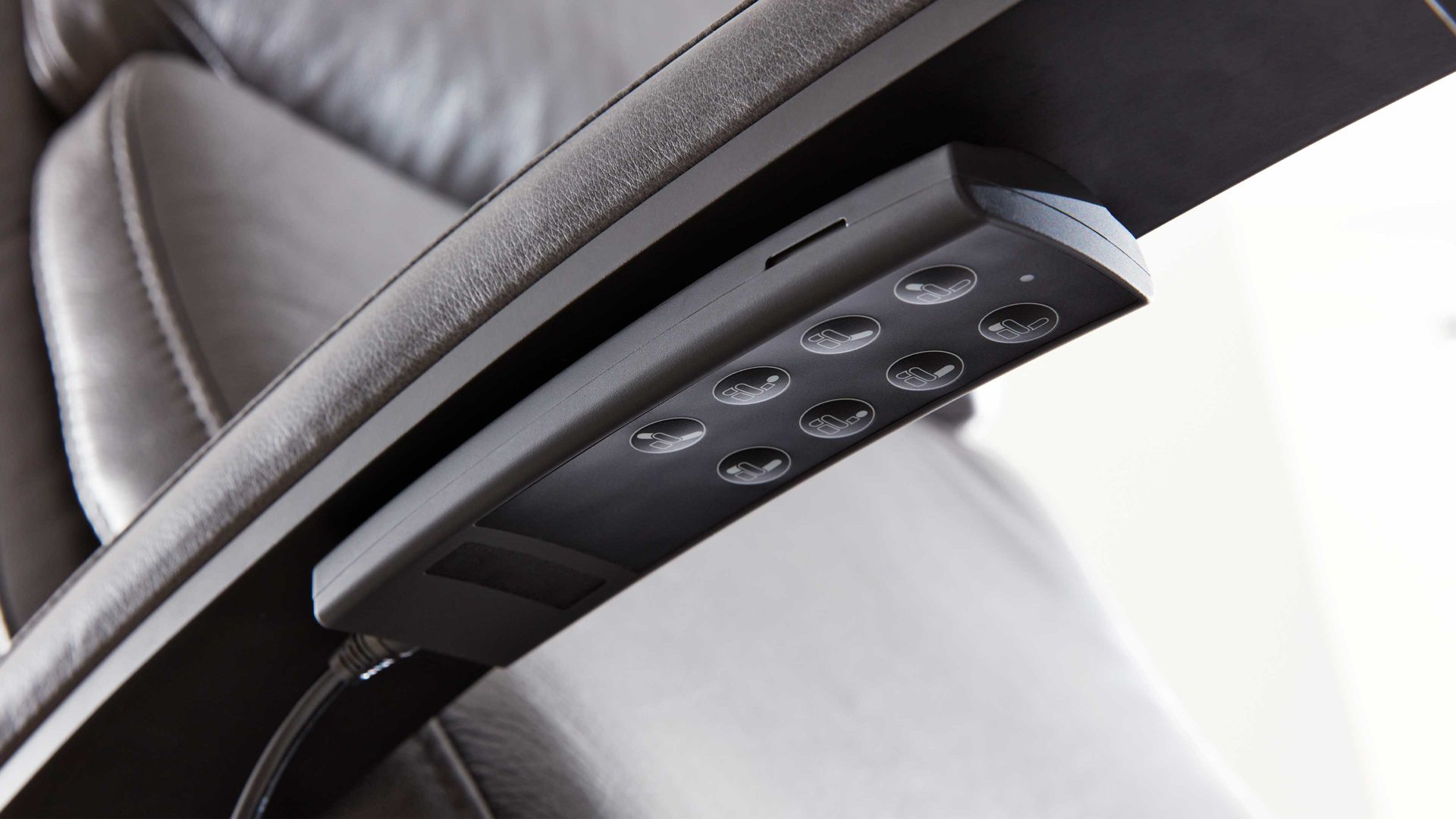 Relaxsessel Interliving aus Leder in Schwarz Interliving Sessel Serie 4541 – Relaxsessel motorisch - anthrazitfarbenes LongLife-Leder Texas & Sternfuß V4S