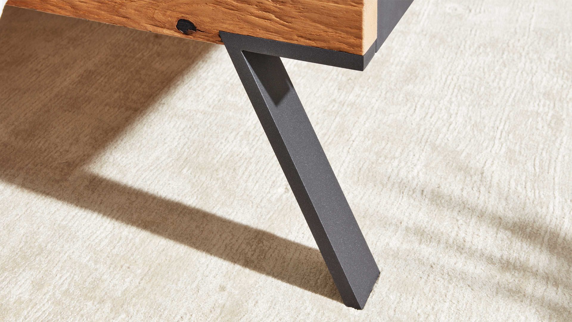 Bettgestell Interliving aus Holz in Dunkelgrau Interliving Schlafzimmer Serie 1025 – Bettgestell Graphit & Balkeneiche gehackt - Liegefläche ca. 180 x 200 cm