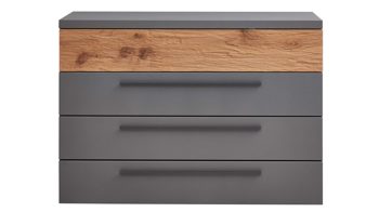 Schubladenkommode Interliving aus Holz in Dunkelgrau Interliving Schlafzimmer Serie 1025 – Schubladenkommode Graphit & Balkeneiche gehackt - vier Schubladen