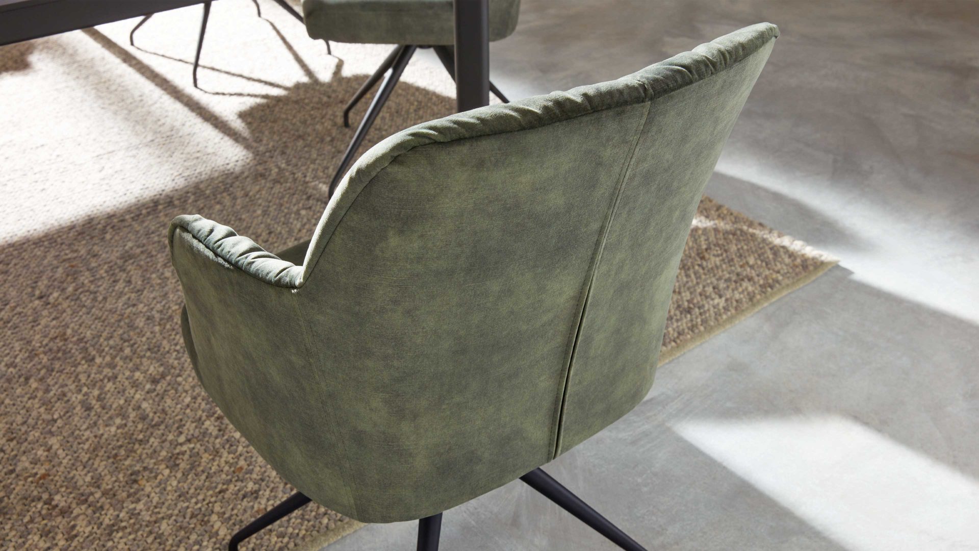 Tischgruppe Interliving aus Stoff in Grün Interliving Esszimmer Serie 5110 - Essgruppe mit Holztisch grüner Bezug Genova, schwarzer Spinnenfuß & Eiche natur