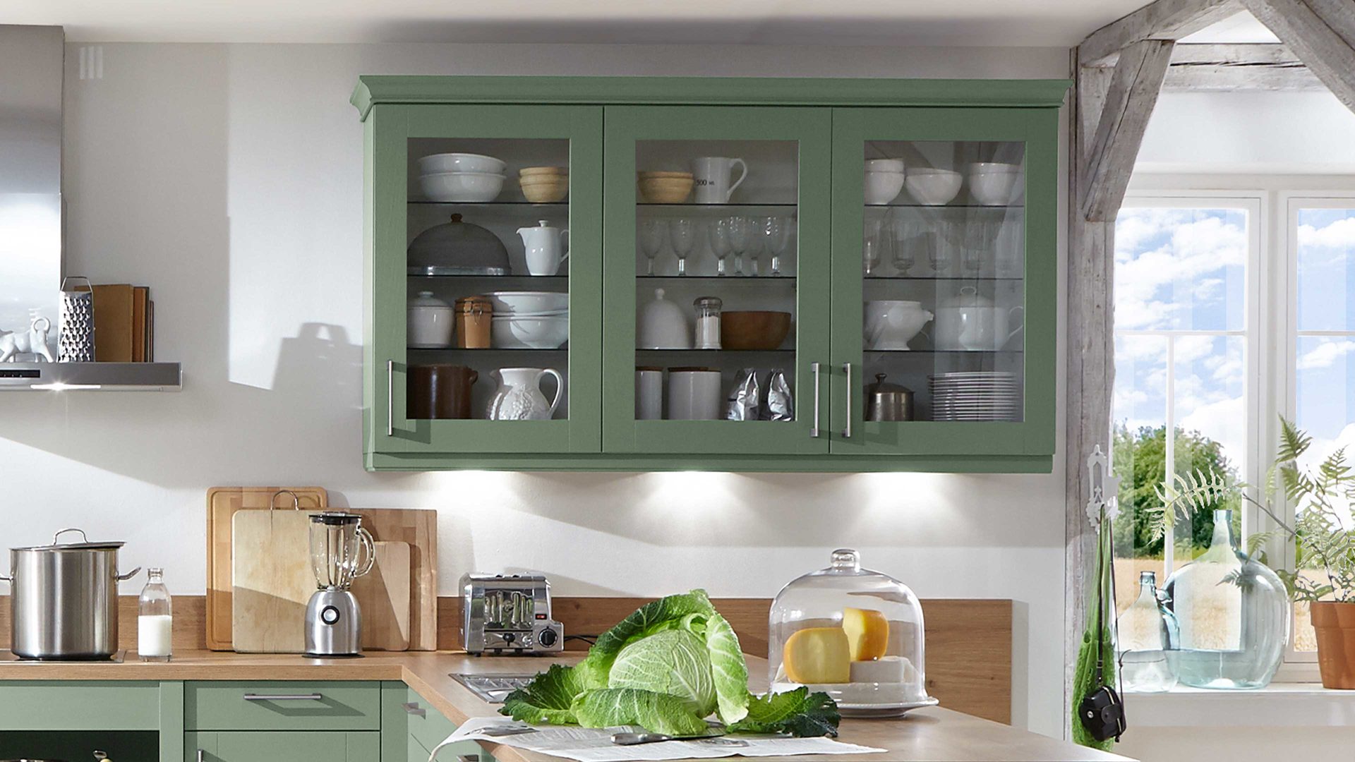 Einbauküche WERT KÜCHE® aus Holz in Grün WERT KÜCHE® Carolin mit SIEMENS-Elektrogeräten wie Einbaubackofen Salbeigrün & Asteiche – Stellfläche ca. 400 x 289 cm