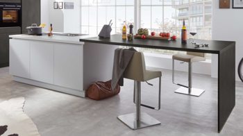 Einbauküche WERT KÜCHE® aus Holz in Dunkelgrau WERT KÜCHE® Nova mit SIEMENS Einbaugeräten Kristallweiß & Stahl dunkel – zweiteilig