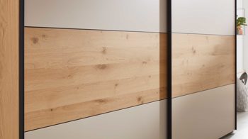 Kleiderschrank Interliving aus Holz in Beige Interliving Schlafzimmer Serie 1024 – Schwebetürenschrank Design 27,  Sand & Balkeneiche - zwei Türen, Breite ca. 331 cm