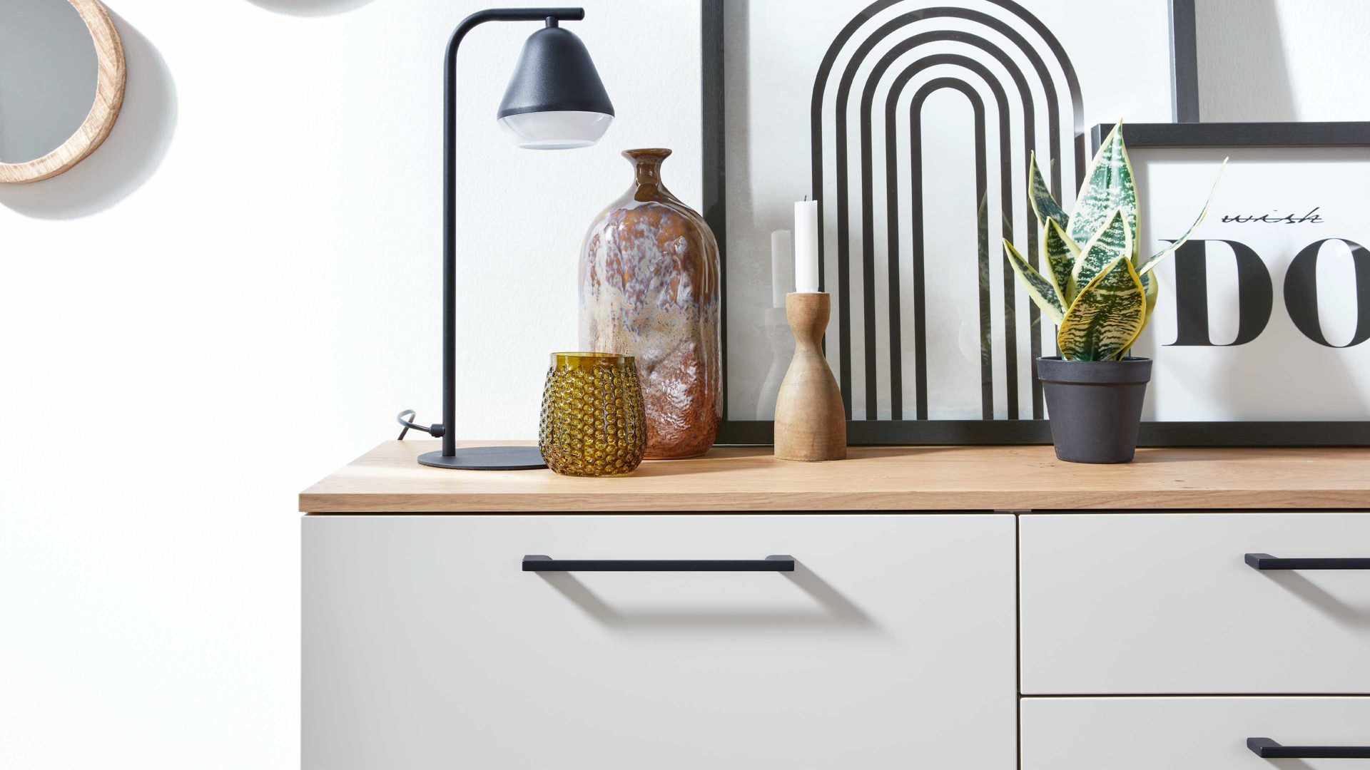 Kombikommode Interliving aus Holz in Beige Interliving Schlafzimmer Serie 1024 – Kombikommode links eine Tür, rechts fünf Schubladen - Sand & Balkeneiche, Breite ca. 120 cm