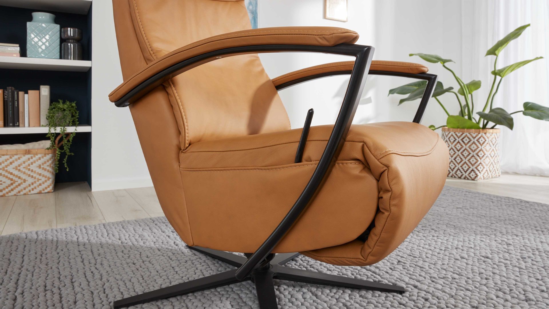 Relaxsessel modulmaster aus Leder in Orange Modulmaster MM-PN1062 - Relaxsessel 1DRF kurkumafarbenes Leder Torro & schwarzer Sternfuß AD4S