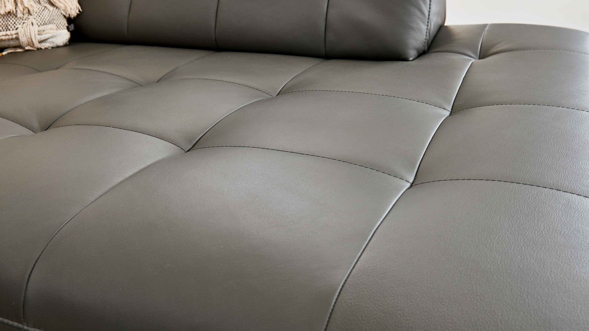 Polsterhocker modulmaster aus Leder in Dunkelgrau Modulmaster MM-PN1078 - XXL-Hocker graues Leder Torro & glänzende Winkelfüße - ca. 129 x 64 cm